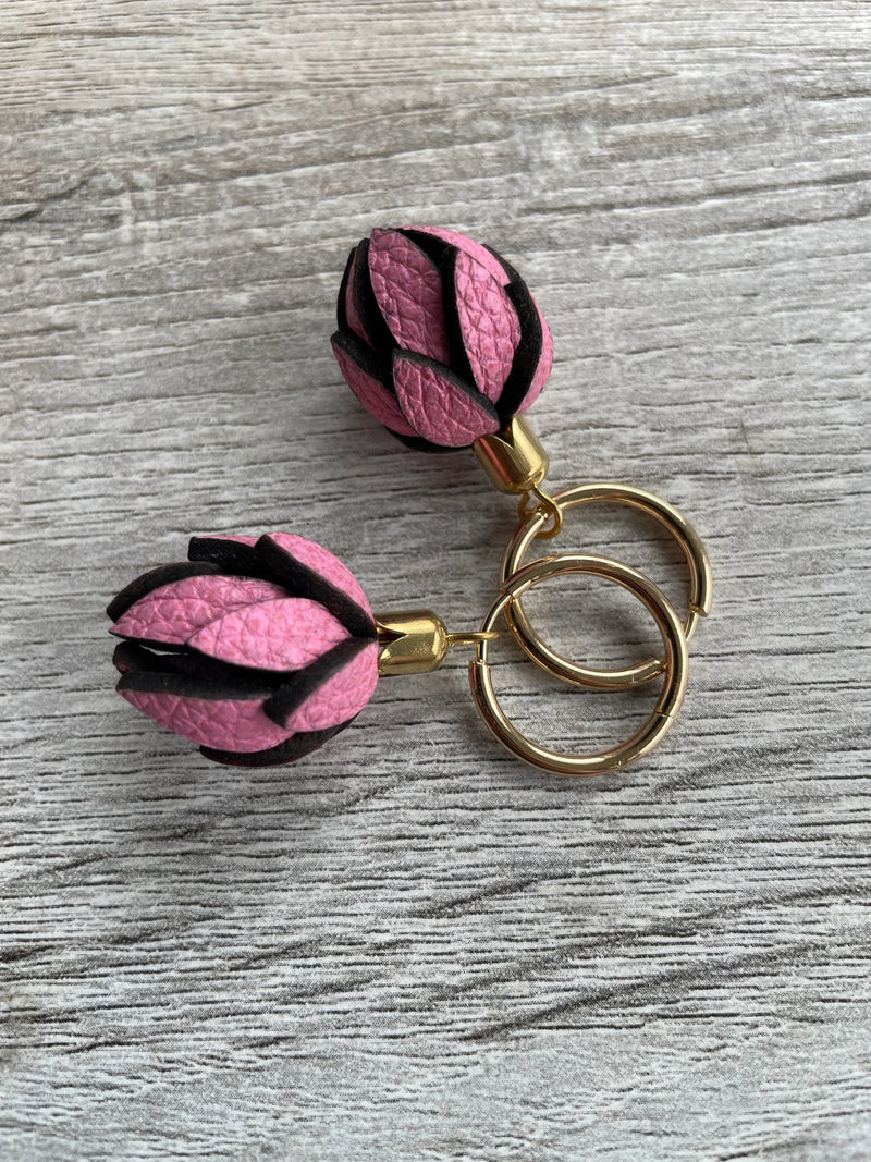 ODI BOUTIQUE WILD FLOWER BUDS - BUBBLEGUM ON GOLD HOOPS